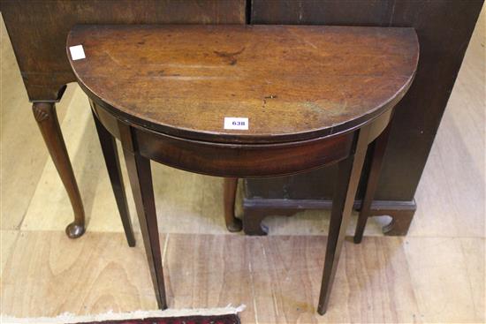 Demi lune mahogany tea table(-)